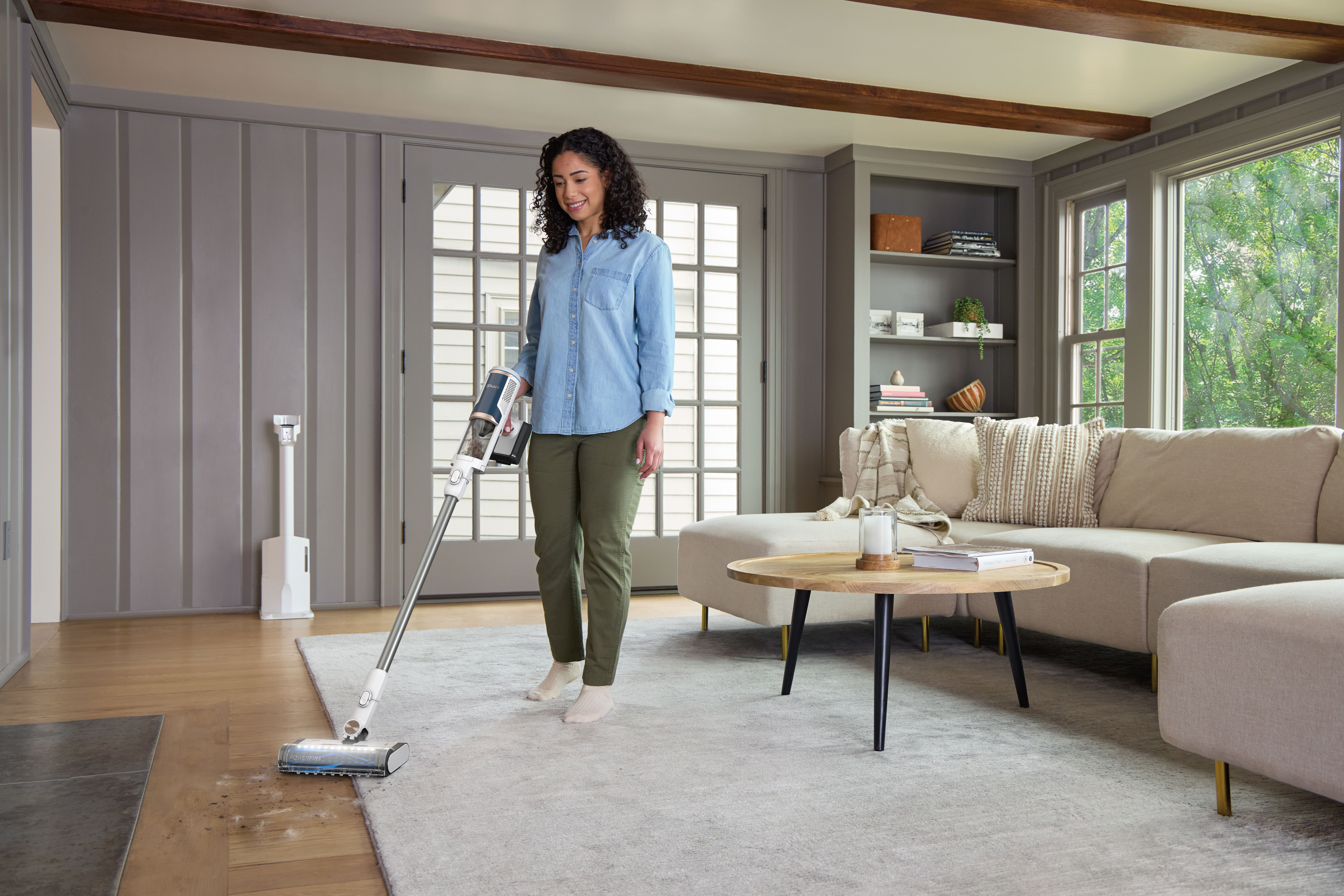 Shark-BU3521UK-InUse-LivingRoom-RugToFloor-DustClean-Woman - Image 16