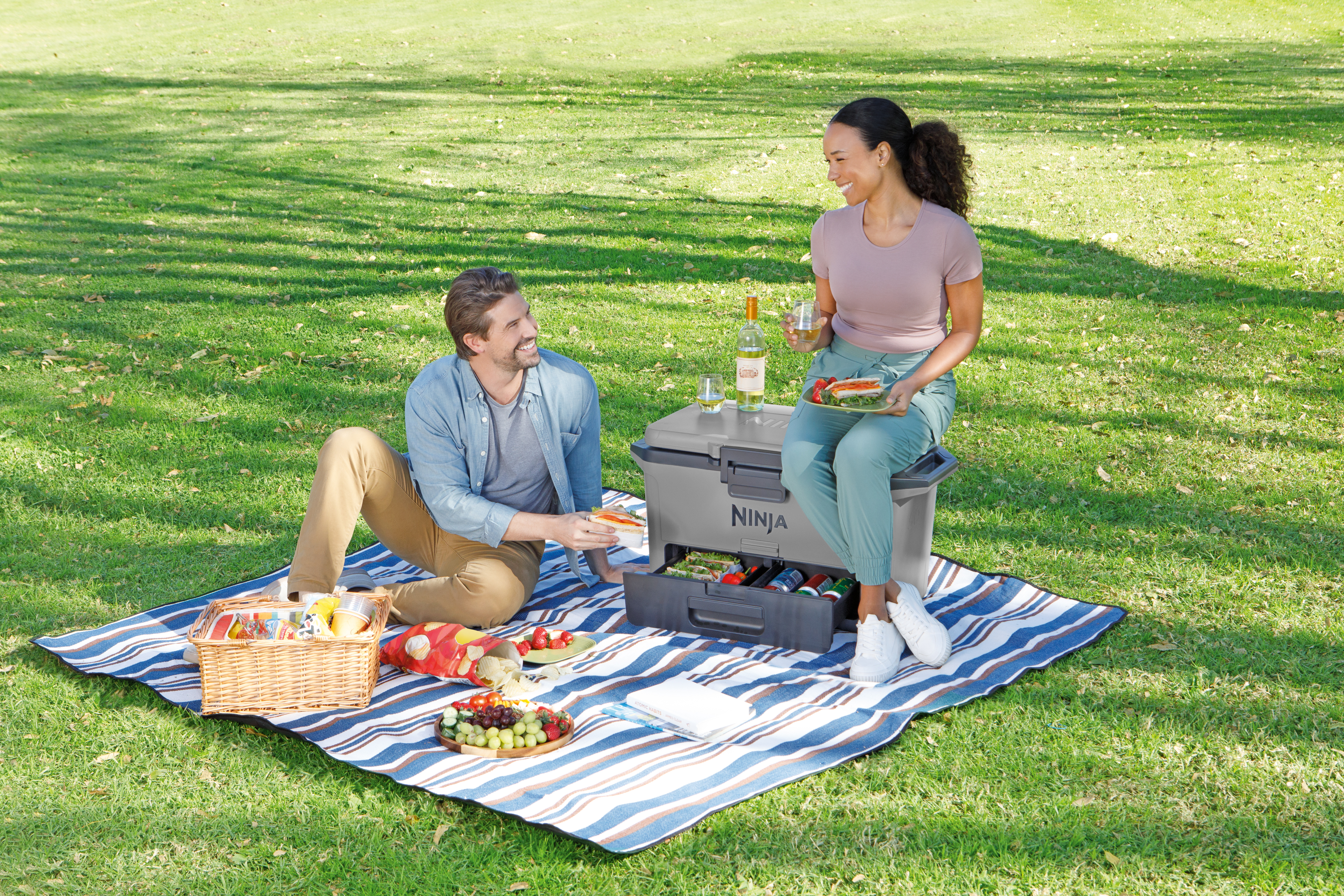 Ninja-FB151GY-InUse-Park-EatingFood-Woman-Man - Image 7