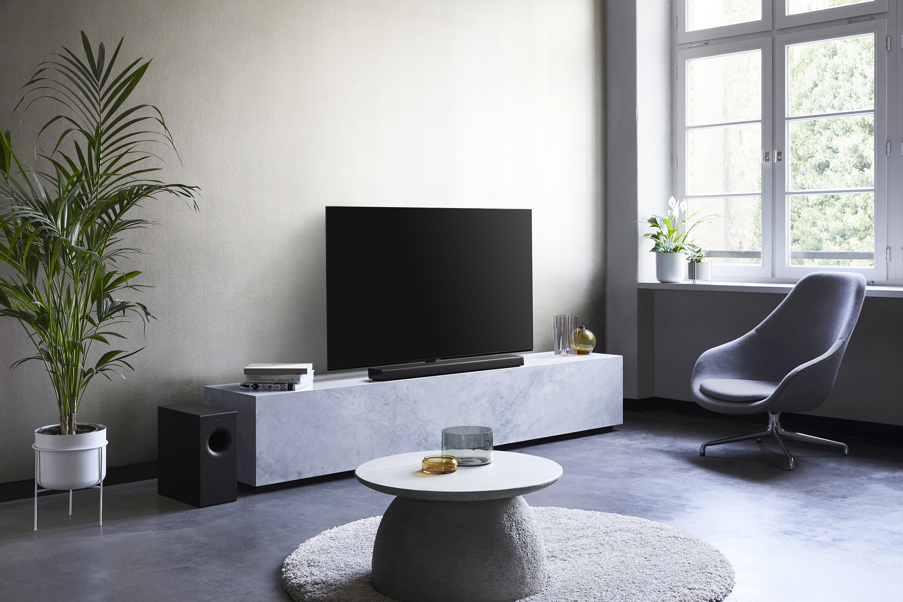 11_SC-HTB600_K_lifestyle-Side - Image 10