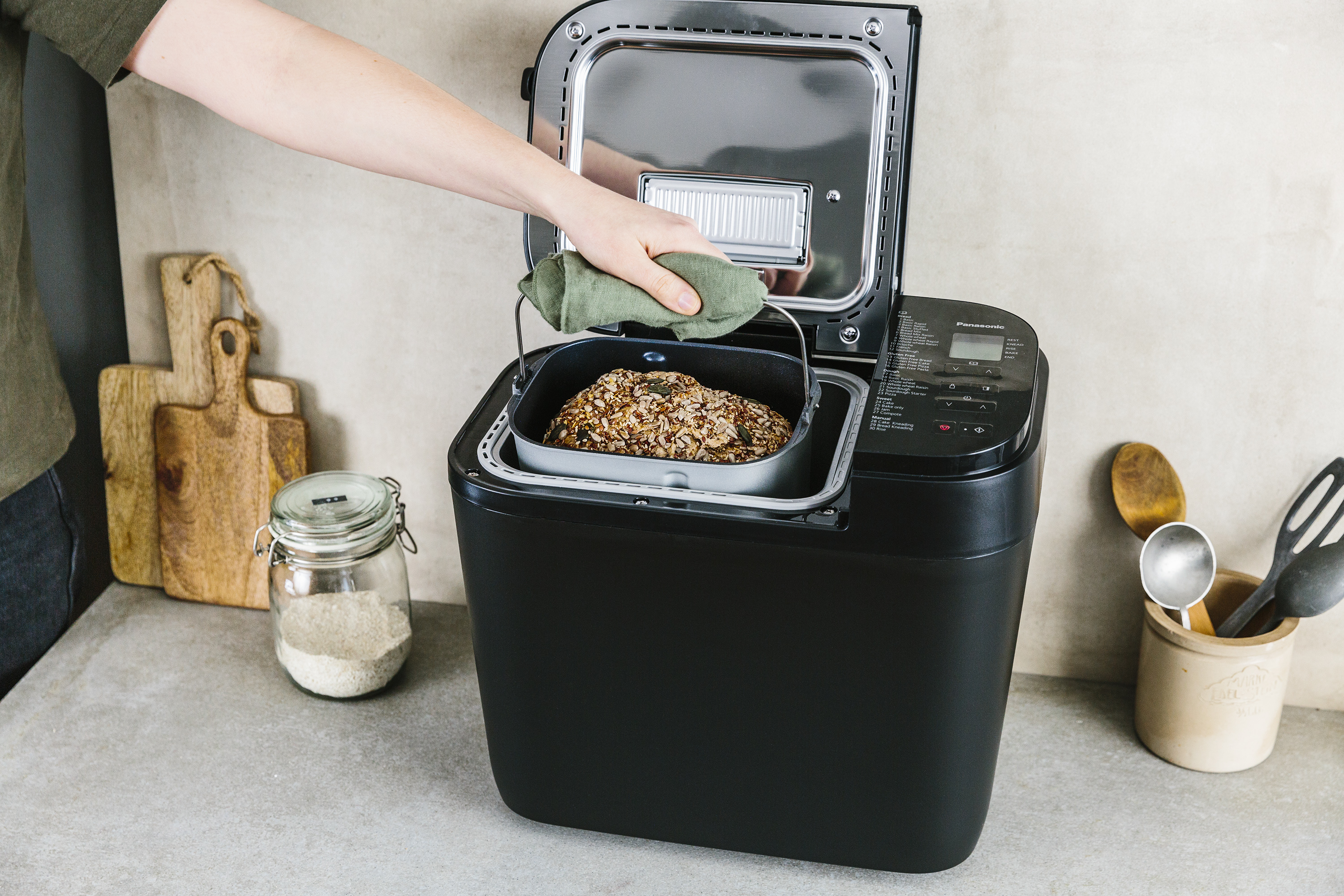 3-SD-R2530KXC_Lifestyle-Image_Bread - Image 6