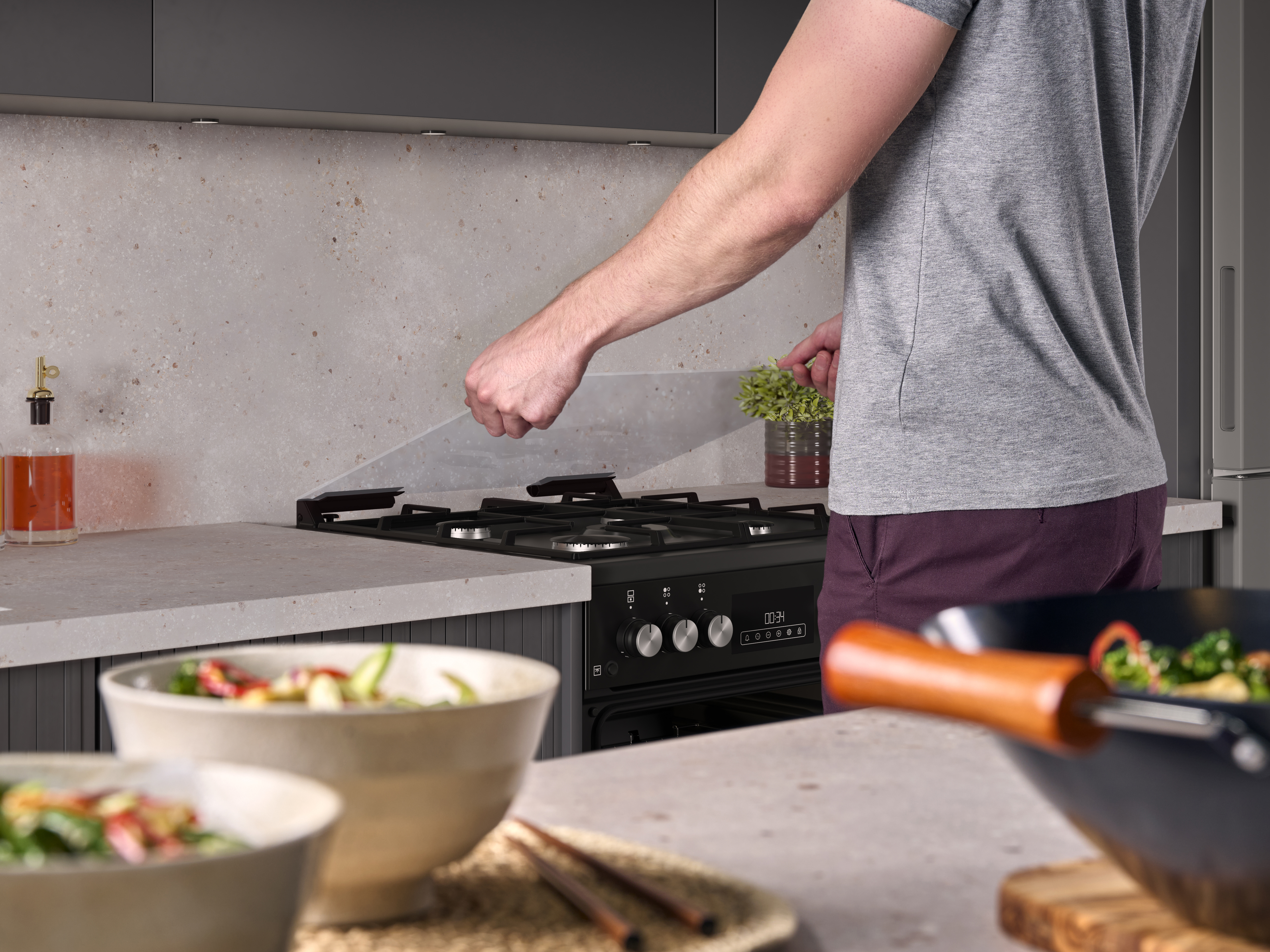 Blomberg_GGRN655N_lifestyle_model_angled_glasstoplid - Image 9