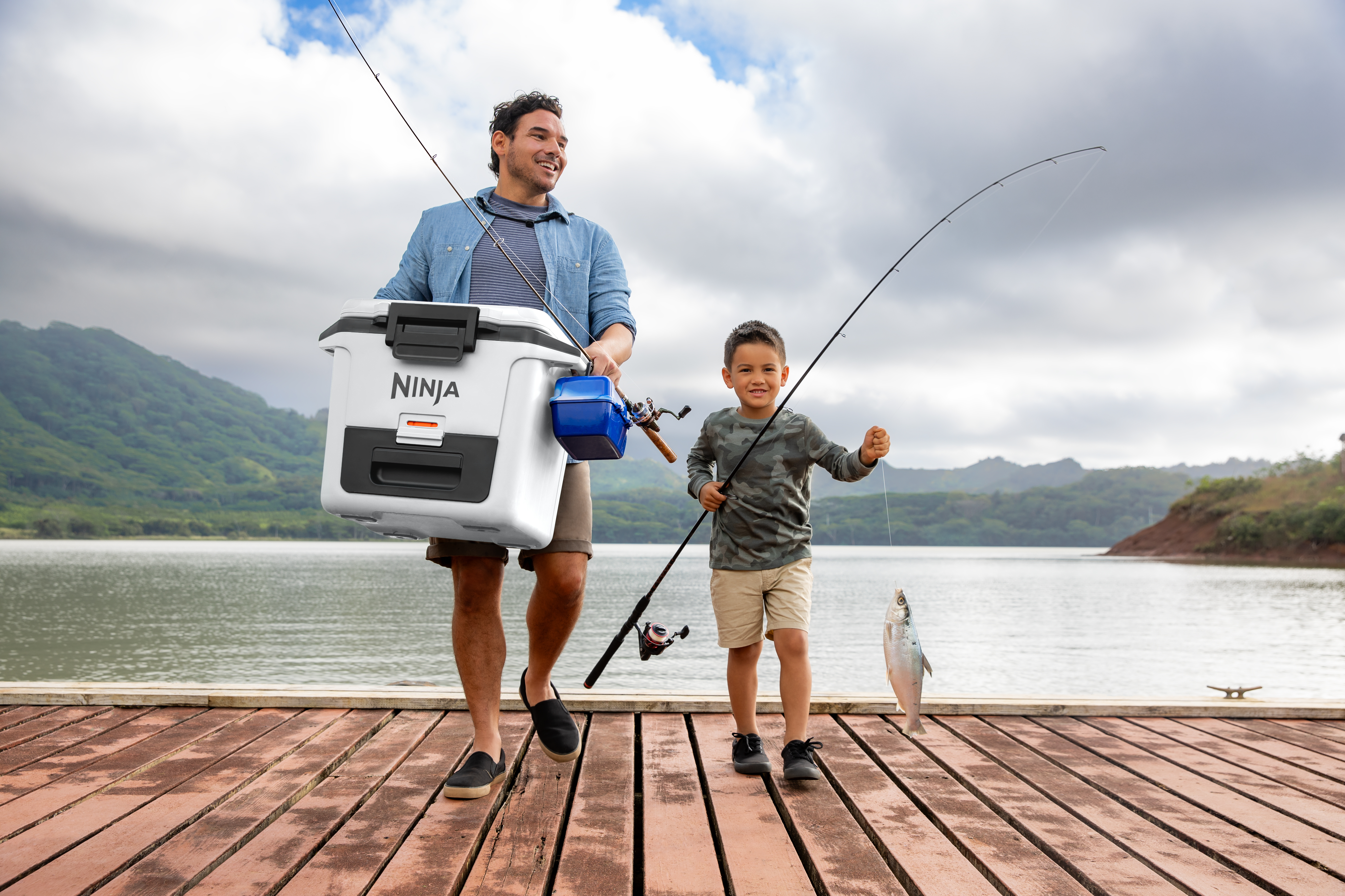 Ninja-FB131WH_InUse_OutdoorCampaign_Fishing_White - Image 7