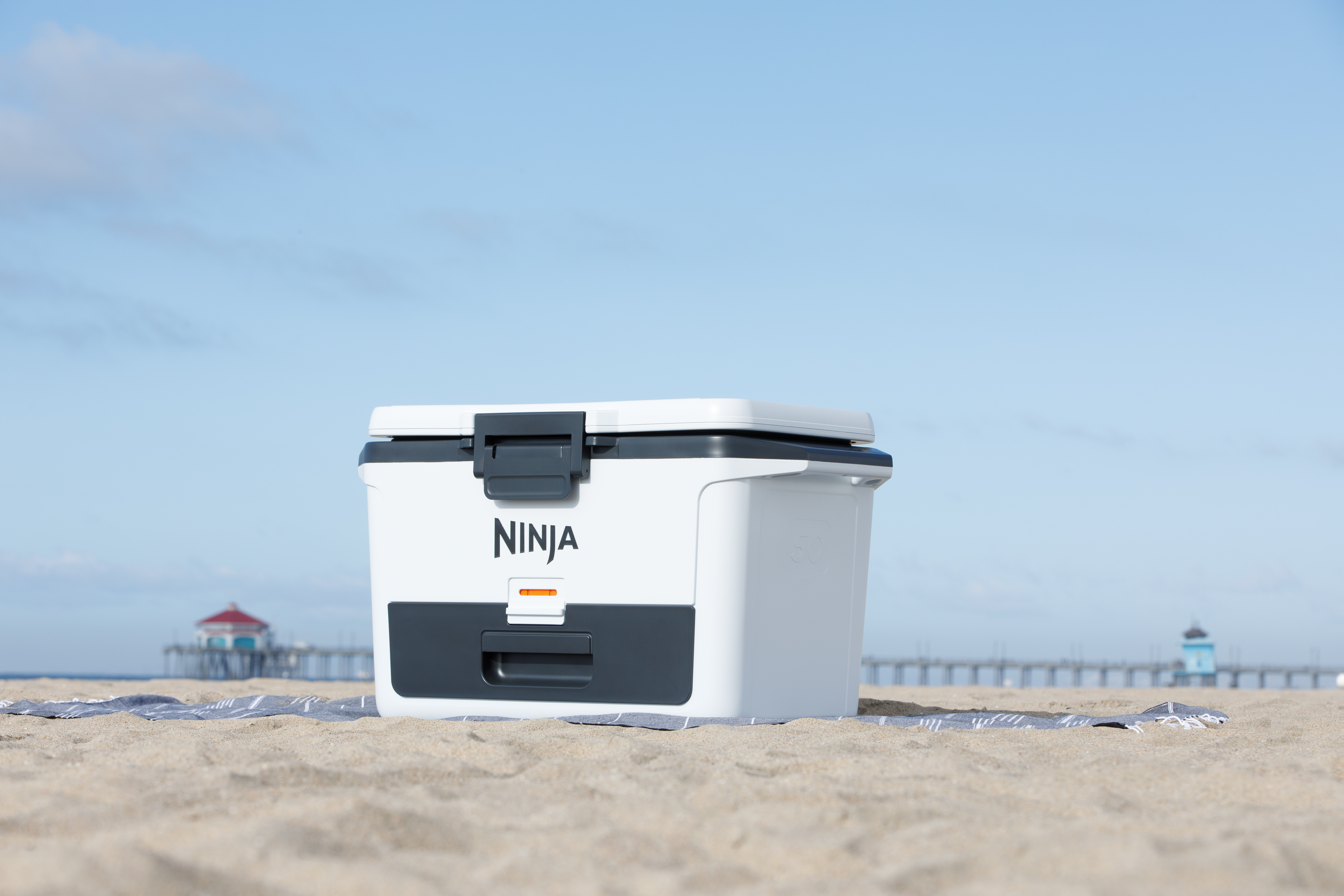 Ninja-FB151WH-InUse-Beach-LineUp - Image 10