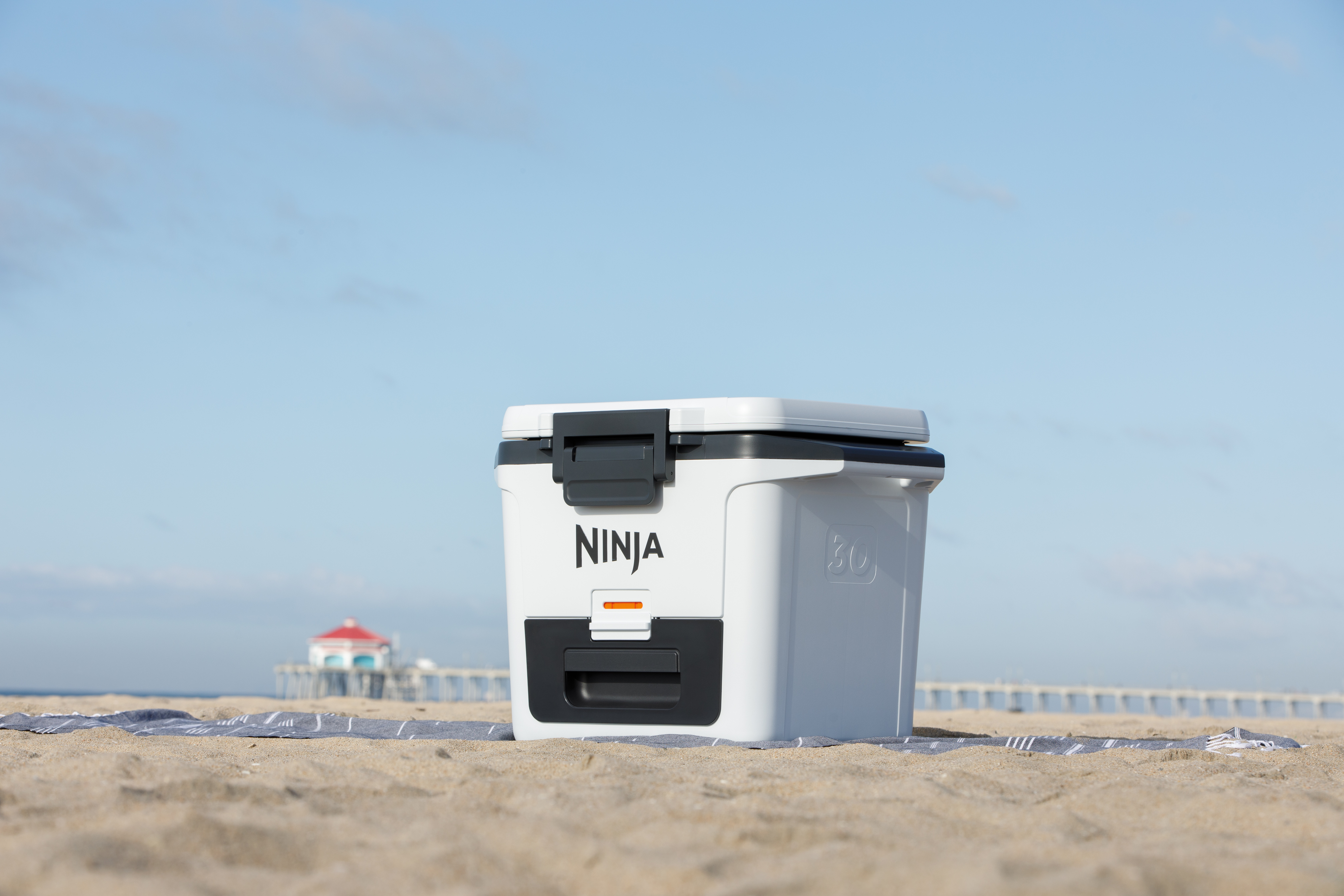Ninja-FB131WH_InUse_Beach_LineUp - Image 8