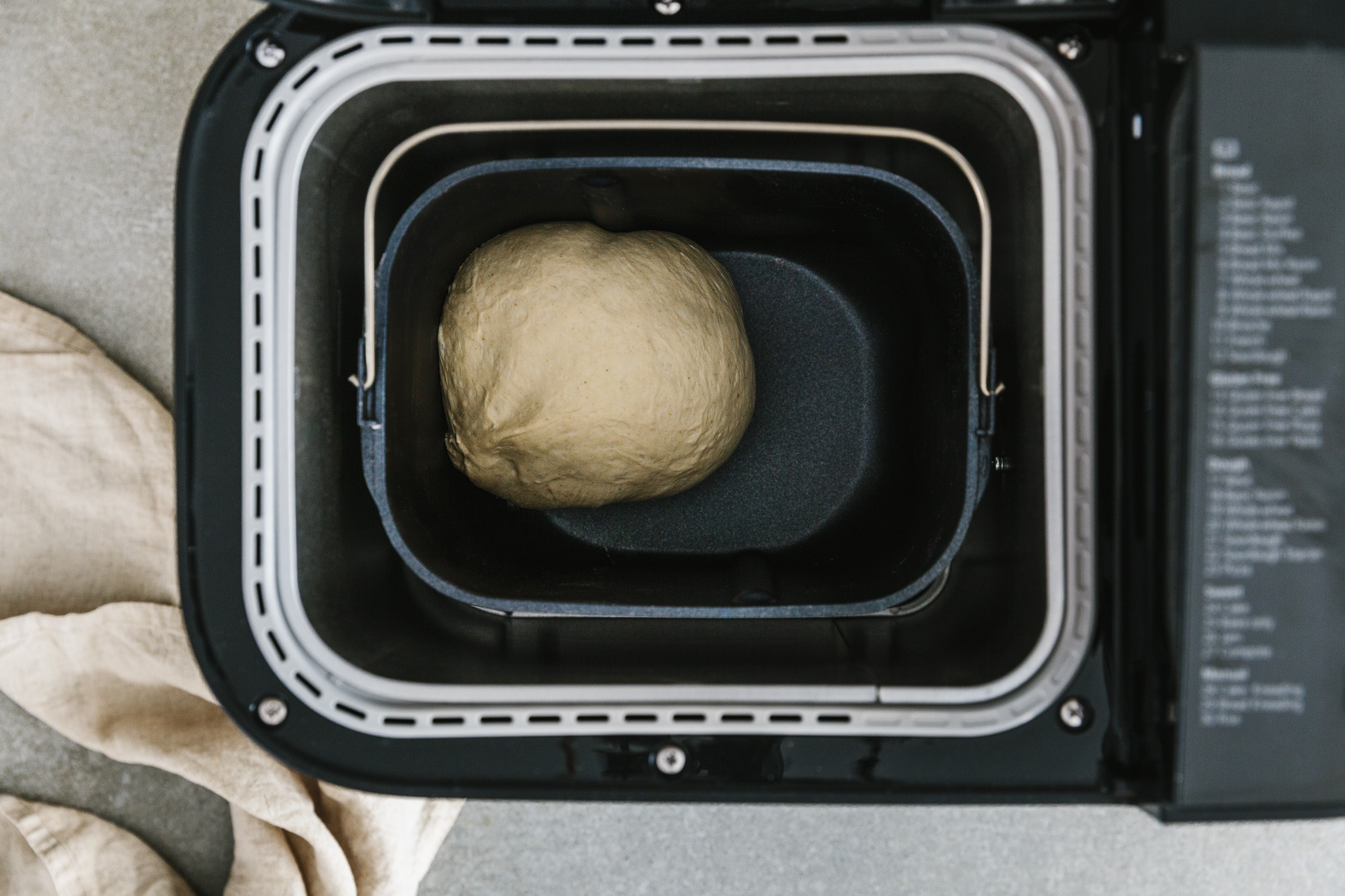 7-SD-R2530KXC_Lifestyle-Image_Dough-Kneading - Image 2